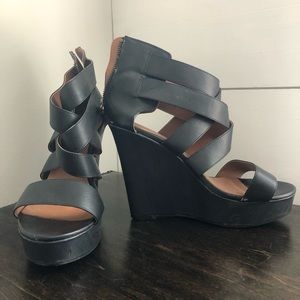 BLACK CHARLOTTE RUSSE WEDGES